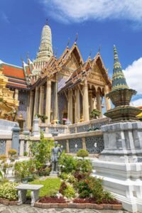 The Grand Palace and Wat Phra Kaew in Bangkok, featuring intricate designs and vibrant colors of Thai culture. Must-Visit Temples in Bangkok.