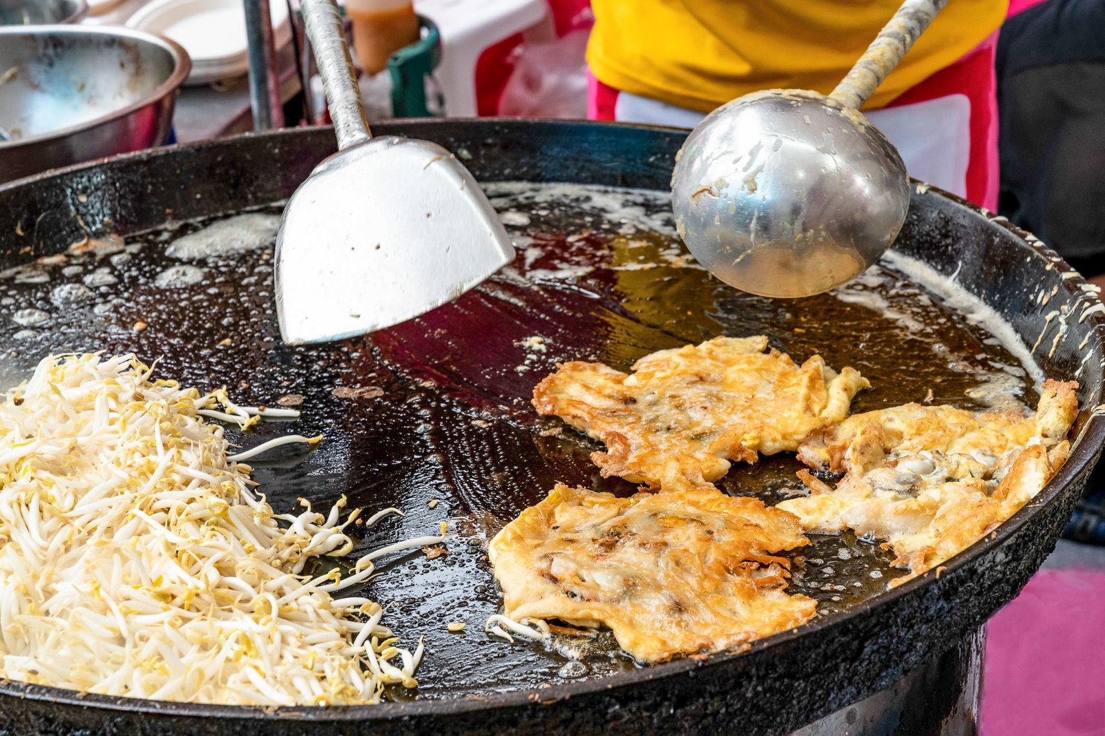 thai-oyster-omelet-or-hoy-tod-on-street-food-market-free-photo-2 bangkok street food guide