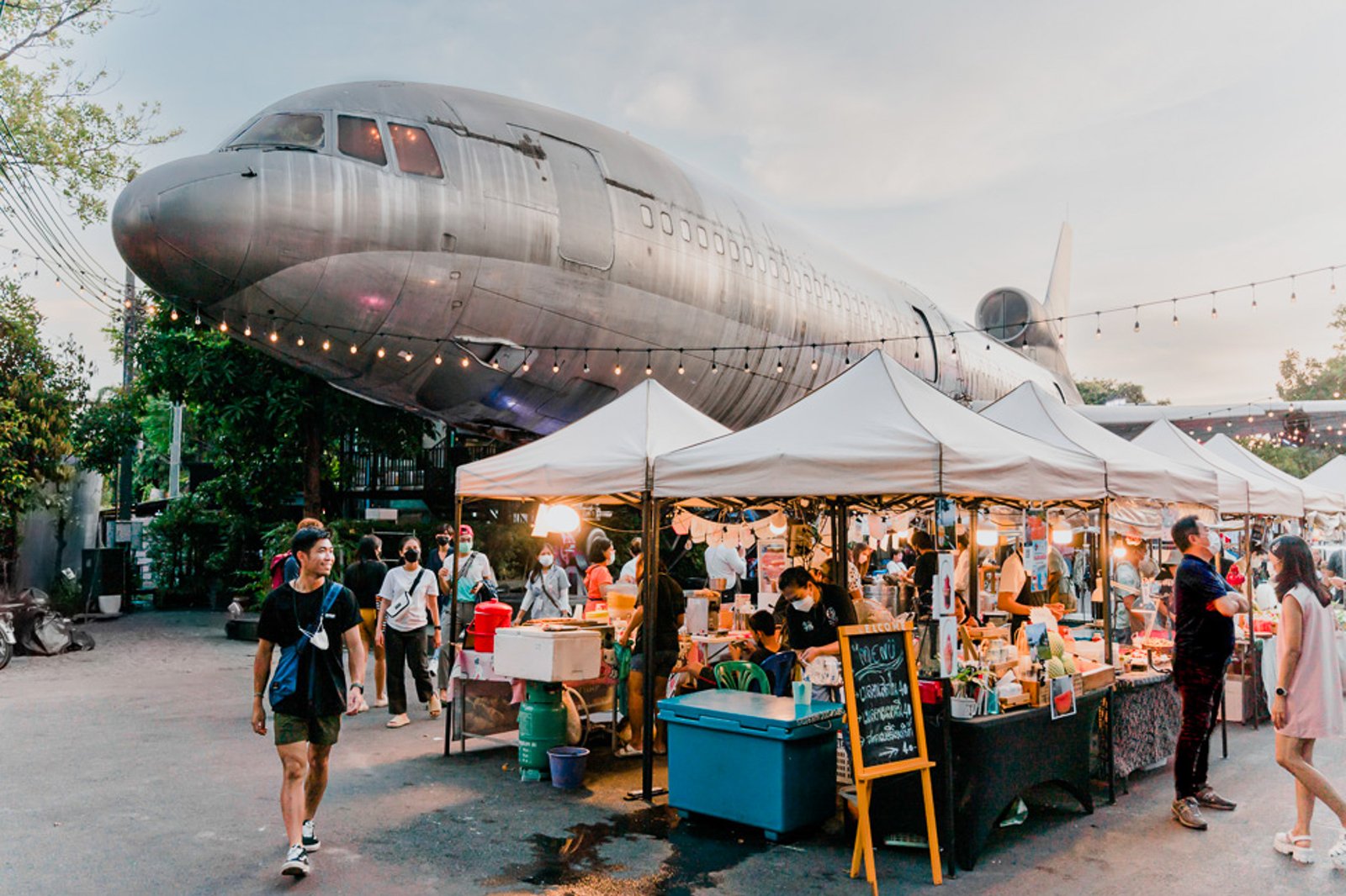 Chang-Chui-Plane-Market-3-2 markets in bangkok