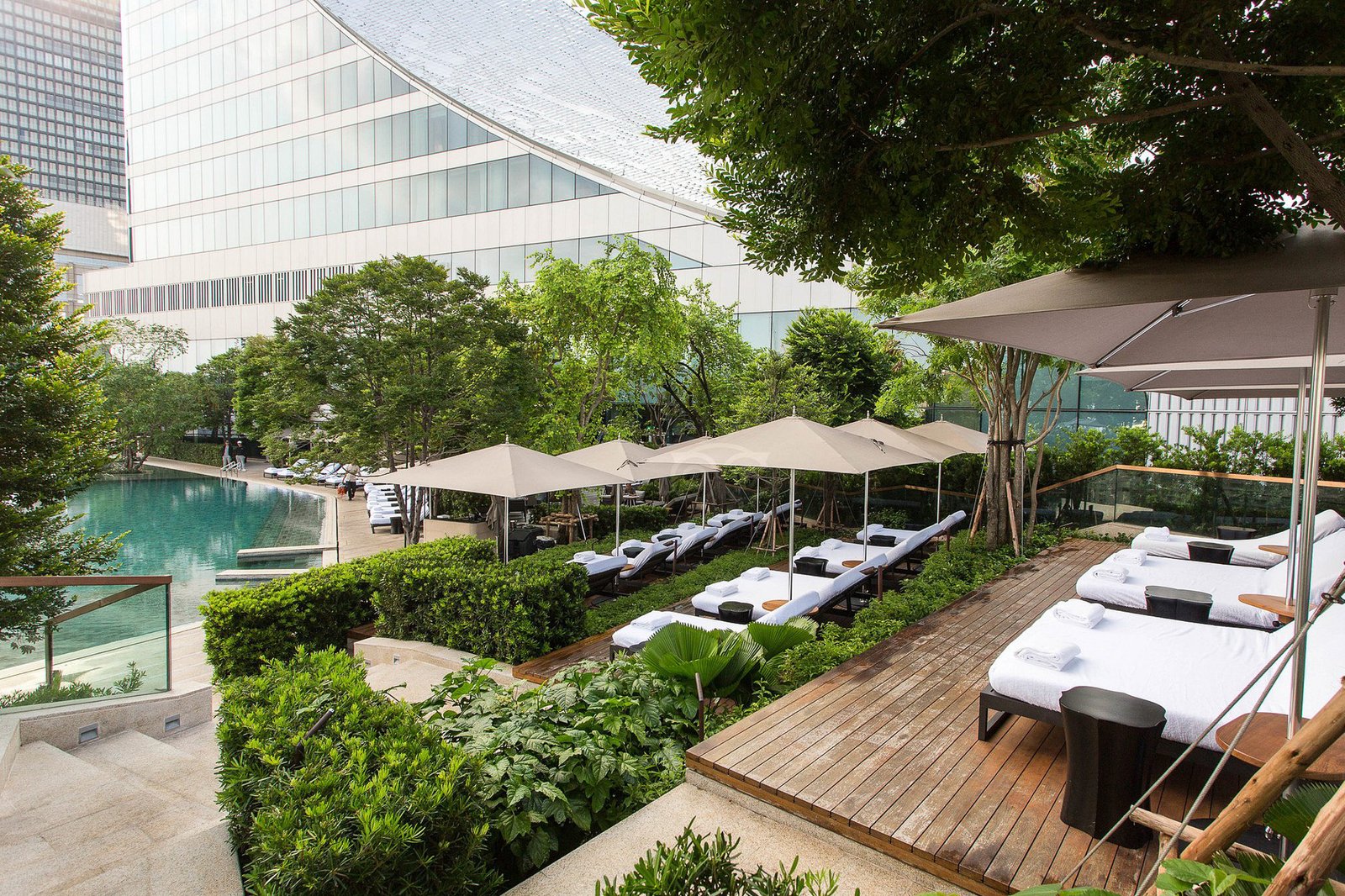 pool--v18409712-2 best luxury hotels in bangkok