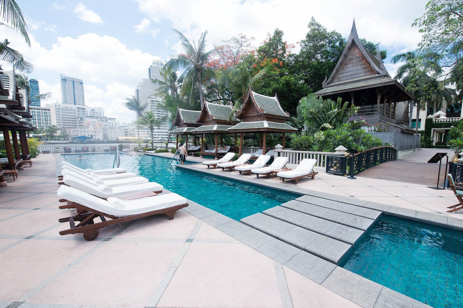 pool--v2706235-2 best luxury hotels in bangkok