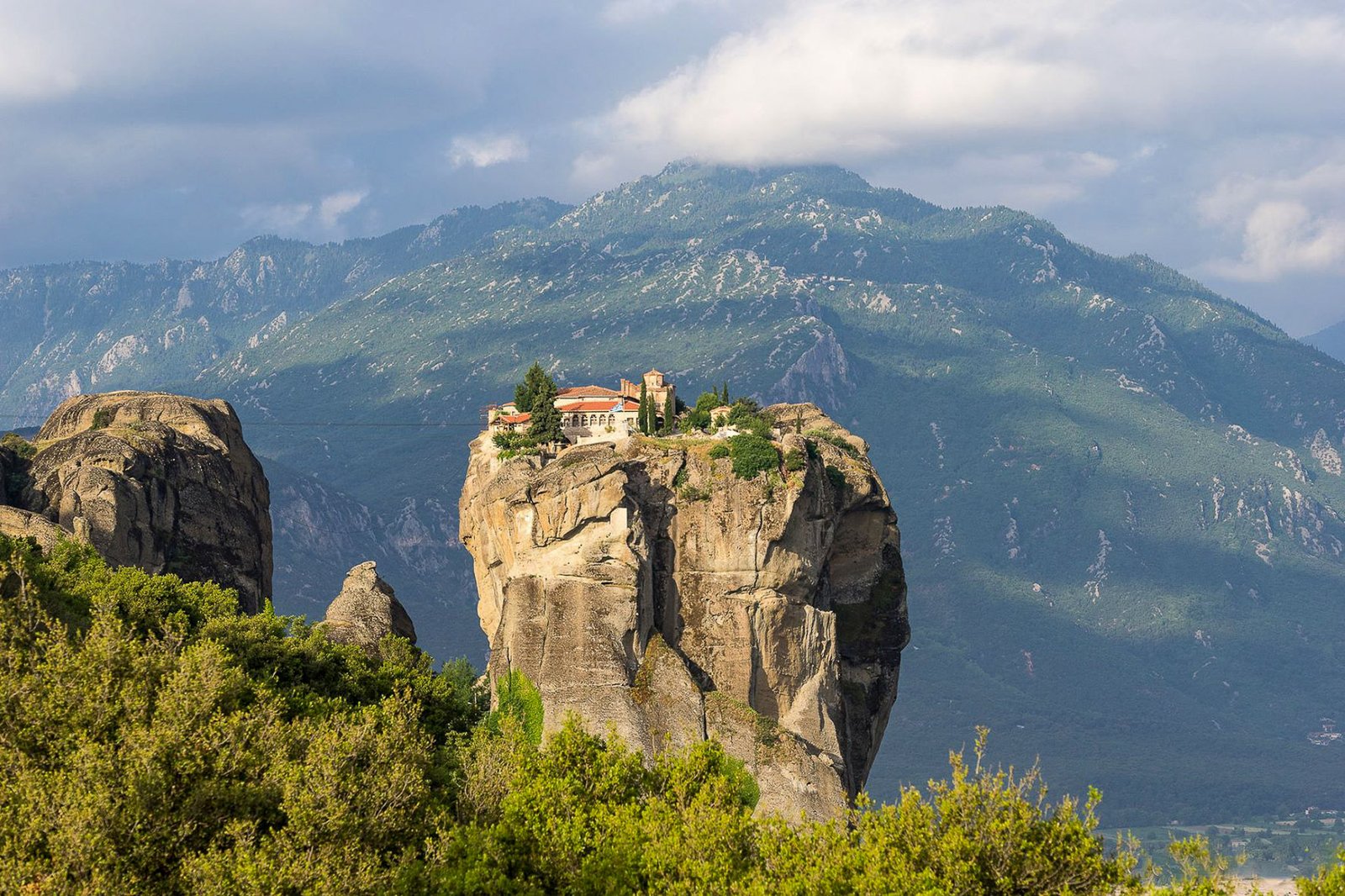 private-golden-sunrise-meteora-photo-tour-11-1-2 day trip from Thessaloniki to Meteora