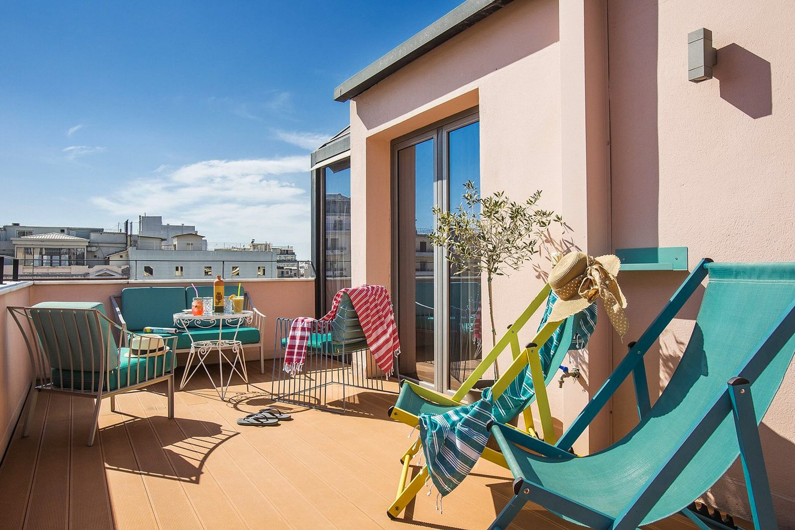 the-caravan-2 best places to stay in Thessaloniki