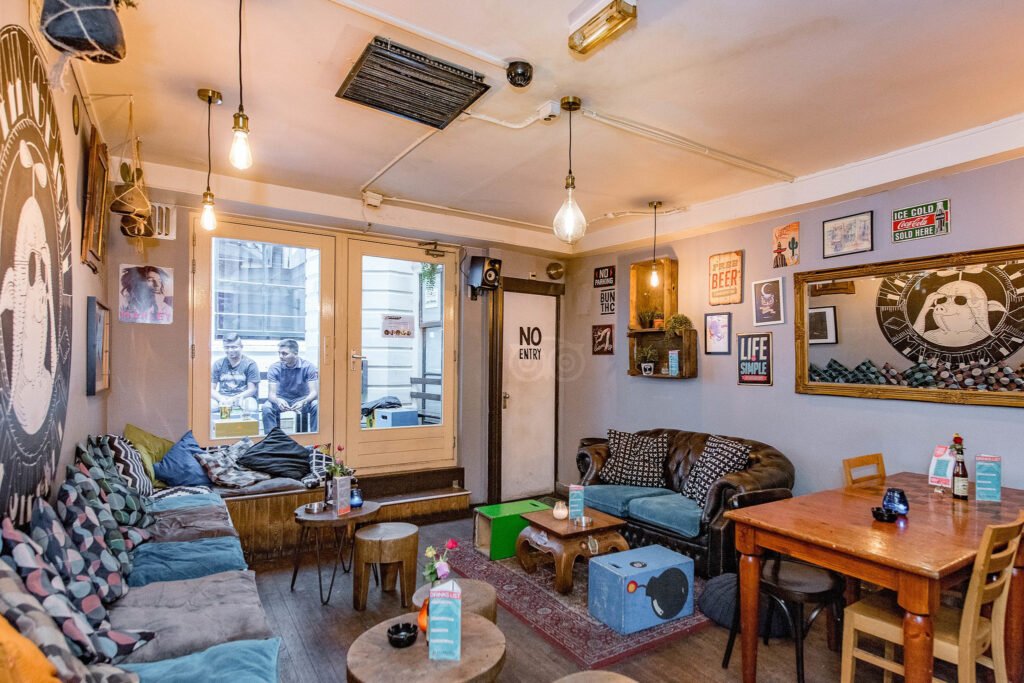 where to stay in Amsterdam on a budget