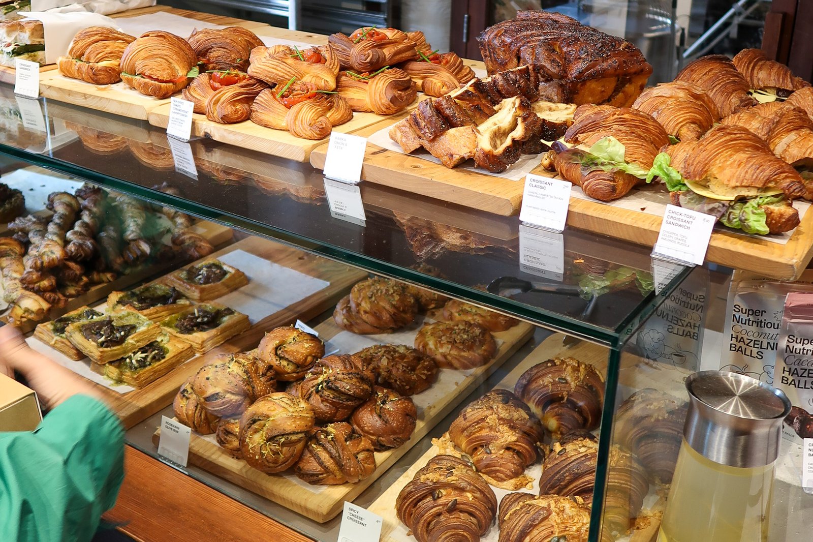 saint-jean / amsterdam / pistachio cruffin / pistachio cruffins